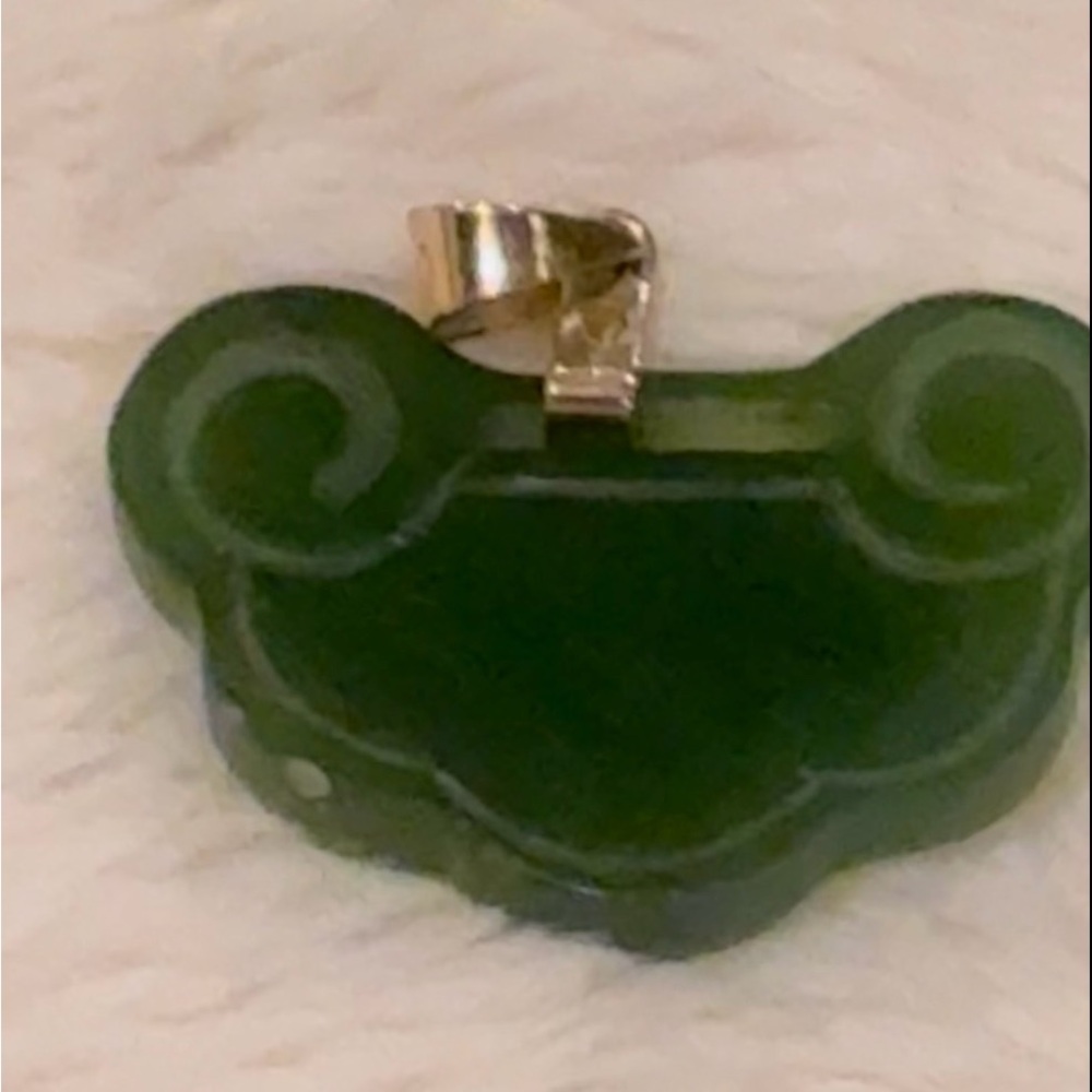 Elegant Green Jade  Ruyi  (如意) Pendant 14k - Picture 2 of 3